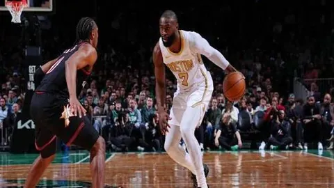 晚旗报：加纳乔离队前超速认罪，专家分析质合及前区十码